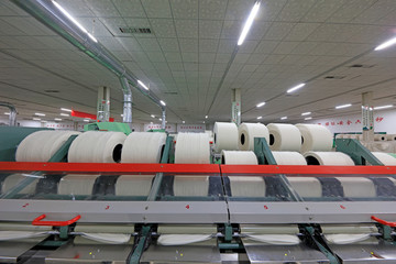 Cotton yarn on the spinning machine