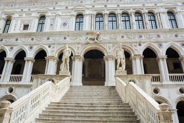 Obraz premium The architecture of the Doge's Palace from the courtyard: stairs and sculptures, Venice, Italy.