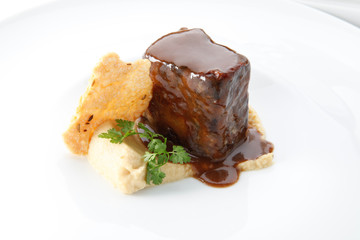 Solomillo con salsa con base de puré . Sirloin steak with sauce based on puree.