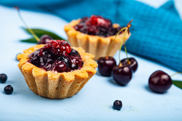 Small berry cake and ripe berries