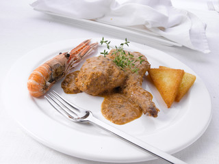 conejo con cigalas en salsa con tostadas. rabbit with crayfish in sauce with toast.