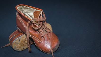 Lederkinderschuhe aus den fünziger Jahren