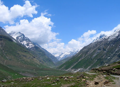 Trekking in the Himalayan mountains in Northern India
