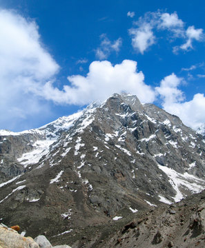 Trekking in the Himalayan mountains in Northern India
