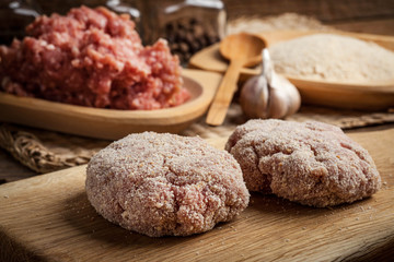 Preparation of ground chopper for frying.