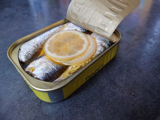 Boîte de sardines à l'huile.
