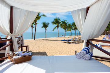 Fototapeta na wymiar Luxury bed on a beach