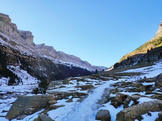 Fototapeta na wymiar Monte Nieve Árbol Roca Cordillera escalada