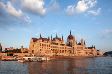 Fototapeta premium Budapest Parliament. view of the building. sunset and Danube river