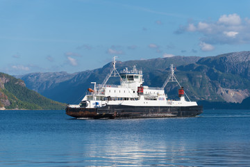 Fototapeta na wymiar ferry boat approaching