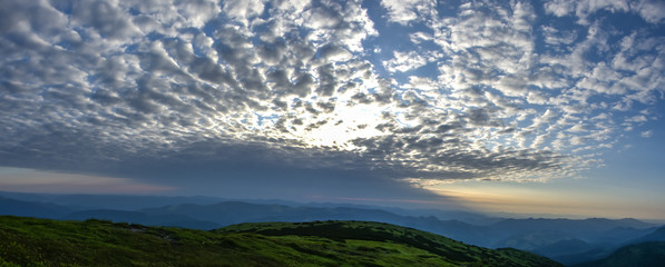 Obraz premium Cirrus clouds in the morning over the Carpathian Mountains