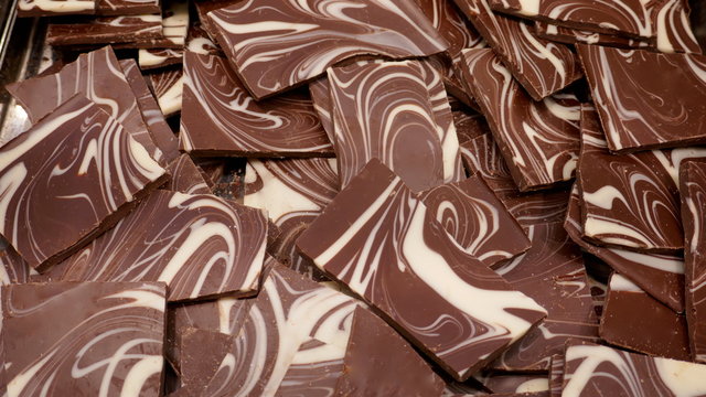 Homemade chocolate bars with white and dark mixed pattern 
