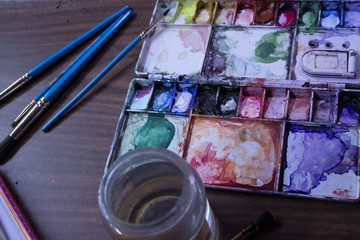 Acuarelas y pinceles