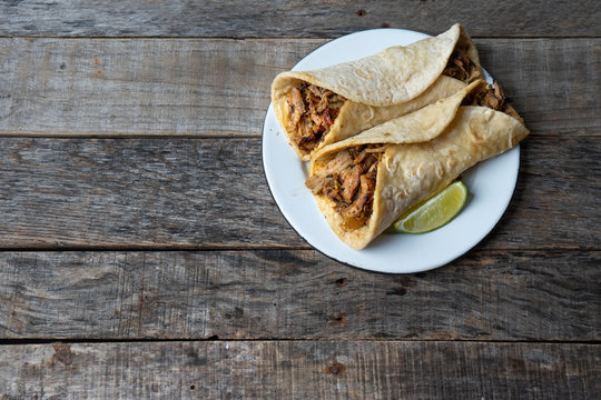 Mexican tacos known as "arabes" style