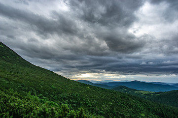 Obraz premium Rain clouds in the evening over the mountains