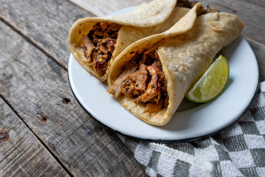 Mexican tacos known as "arabes" style