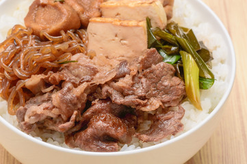 すき焼き丼