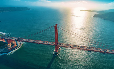 Aerial view of the Golden Gate Bridge in San Francisco, CA - obrazy, fototapety, plakaty
