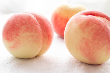 新鮮な桃の果実