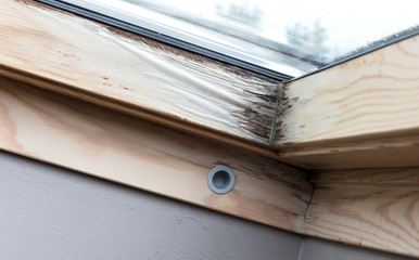 Roof window after leaking