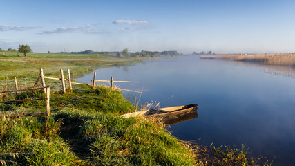Słoneczny poranek nad Narwią. Mgły w Dolinie Narwi © podlaski49