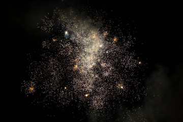 Castillo de fuego por la noche