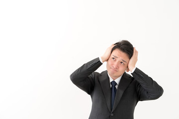 悩むビジネスマン
