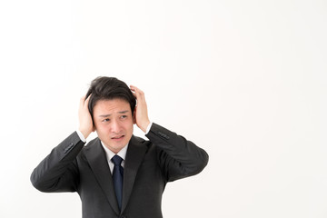 悩むビジネスマン