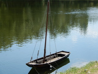 Fototapeta premium Bateaux traditionnels de Loire, Chouzé sur Loire, Indre et Loire, Val de Loire, France