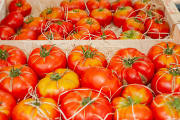 Pomodori rossi verdura mercato