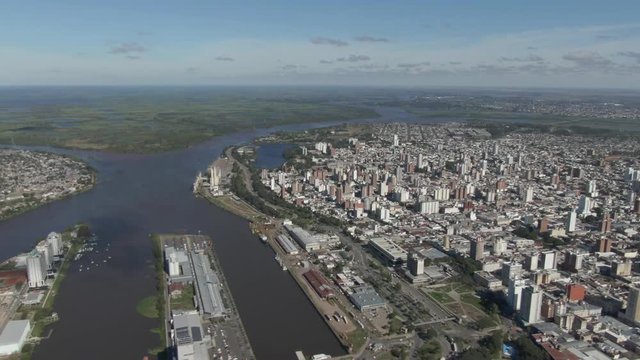 Toma a&eacute;rea del shopping La Rivera en Santa Fe