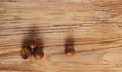 4 brown nuts on wooden Board, style, design, macadamia.