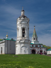 Fototapeta na wymiar Ancient architecture of Kolomenskoye Park in Moscow