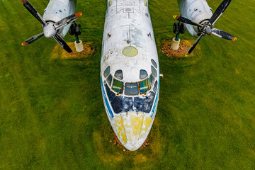 Altes russisches Flugzeug aus der Luft © Roman