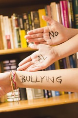 Spanish message against bullying on children's hands