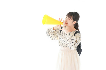 スポーツの応援をする若い女性