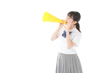 スポーツの応援をする若い女性