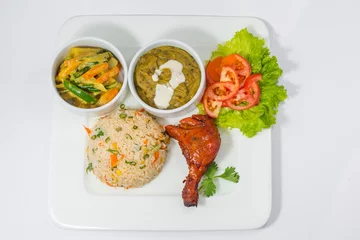 Fototapeten Tandoori Chicken, Dal Makhani, Mixed Vegetable, Green Salad and Fried Platter. © Onuchcha