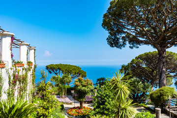 Fototapeta na wymiar The beautiful gardens of Villa Rufolo in Ravello, Amalfi Coast in Italy