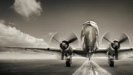 Selbstklebende Fototapete Alte Flugzeuge historisches Flugzeug auf einer Landebahn