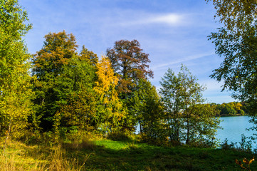 Obraz premium Autumn landscape on the Lake Biserovo, Moscow region, Russia.