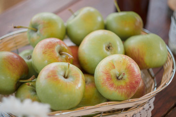 apples in a basket