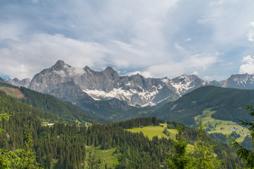 Fototapeta na wymiar view of mountains Filzmoos