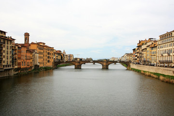 Obraz premium Bridge over the Arno River in Florence, Italy