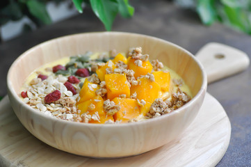 smoothie bowl,mango yogurt with fruit topping
