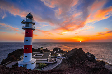 Panoramica en un precioso atardecer en Punta de Teno, Tenerife (españa) © unai