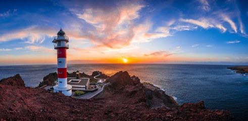 Panoramica en un precioso atardecer en Punta de Teno, Tenerife © unai