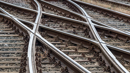 Fototapeta premium Die Schienen kommen in einer Weiche zusammen