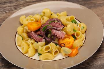 Pasta with octopus and yellow tomatoes