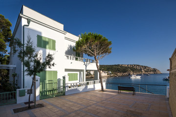 Öffentlicher Platz am Meer Mallorca San Telmo